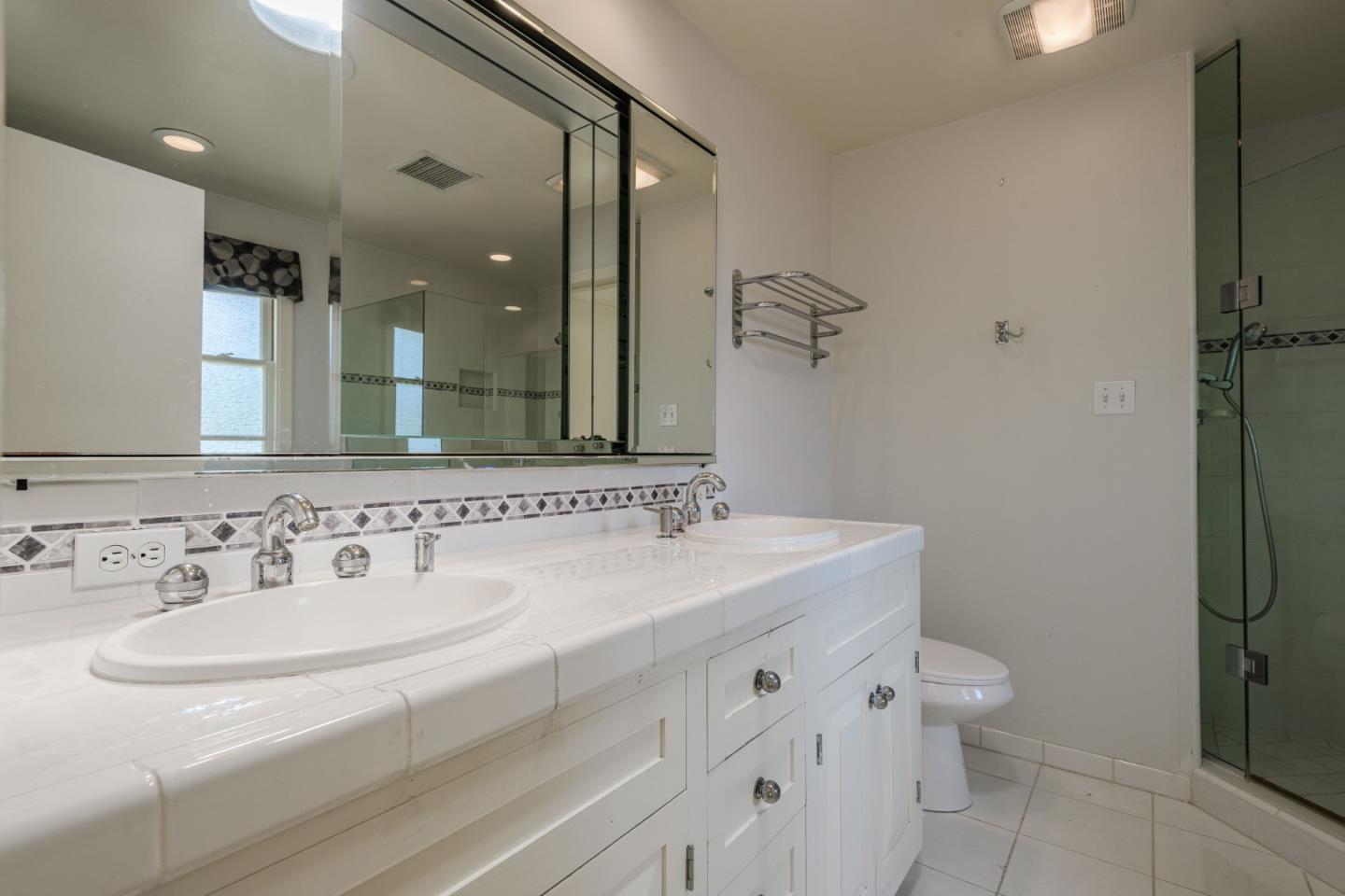 Detail Gallery Image 13 of 21 For 2120 Redington Rd, Hillsborough,  CA 94010 - 4 Beds | 4 Baths