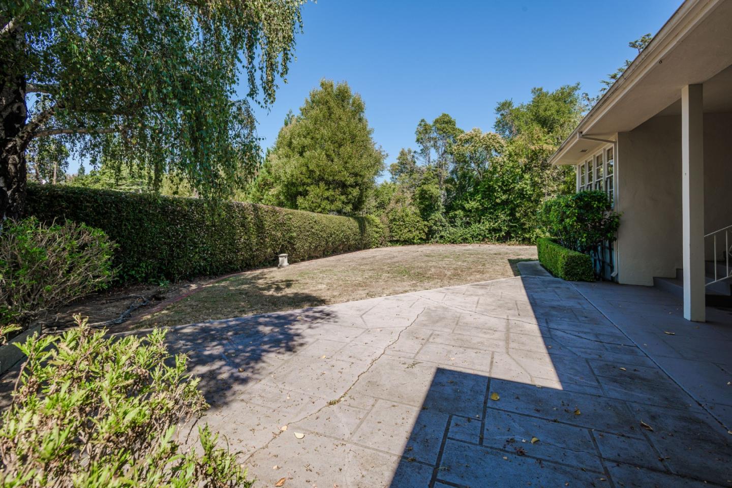 Detail Gallery Image 14 of 21 For 2120 Redington Rd, Hillsborough,  CA 94010 - 4 Beds | 4 Baths