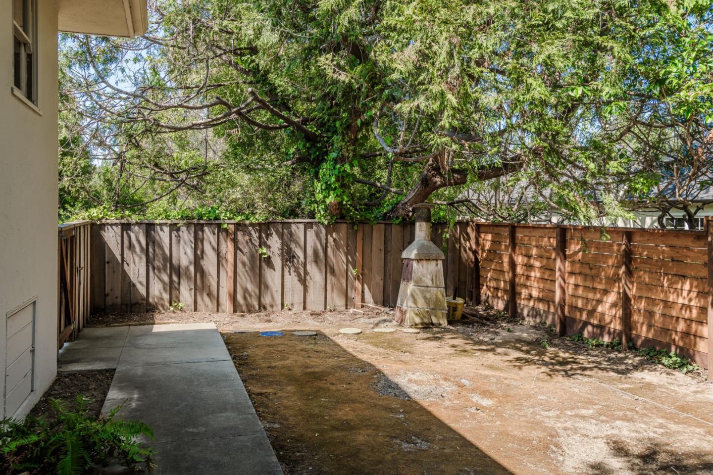 Detail Gallery Image 20 of 21 For 2120 Redington Rd, Hillsborough,  CA 94010 - 4 Beds | 4 Baths