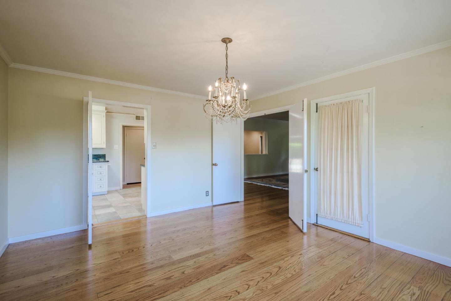 Detail Gallery Image 3 of 21 For 2120 Redington Rd, Hillsborough,  CA 94010 - 4 Beds | 4 Baths