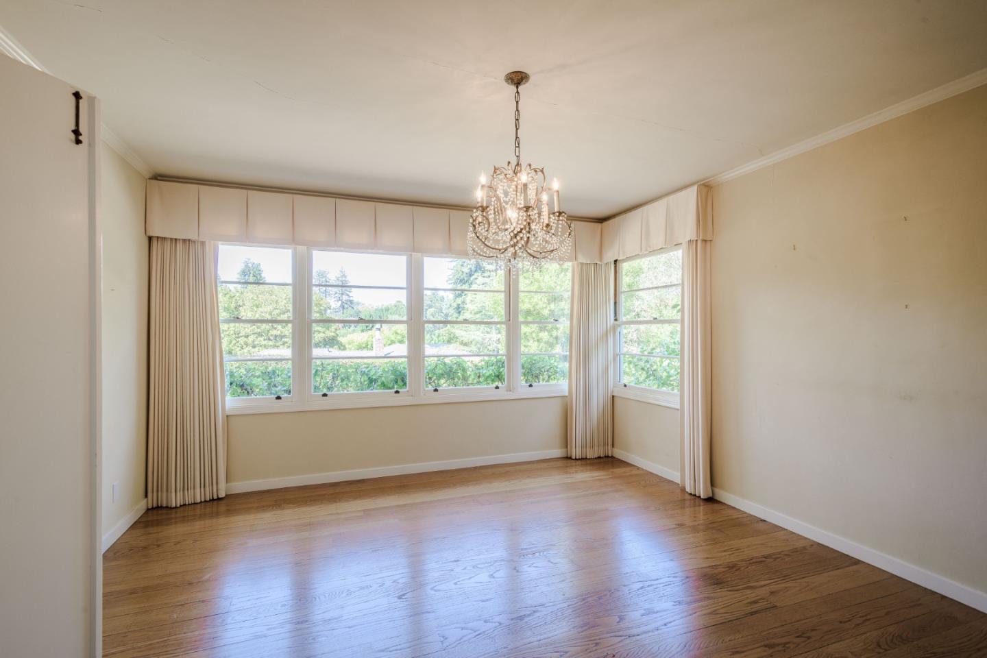 Detail Gallery Image 4 of 21 For 2120 Redington Rd, Hillsborough,  CA 94010 - 4 Beds | 4 Baths