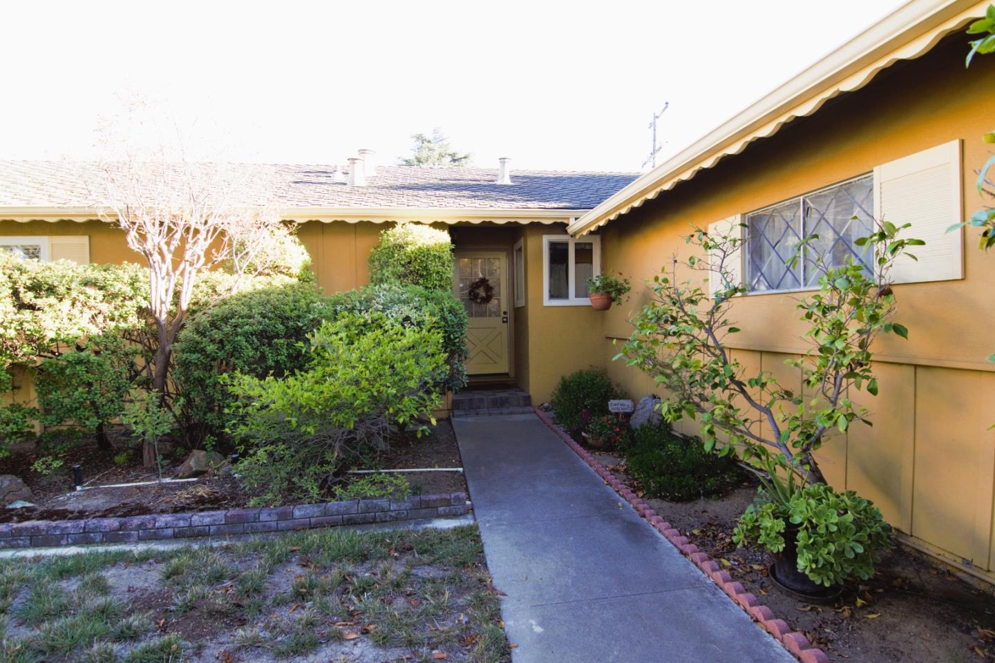Detail Gallery Image 5 of 33 For 1528 Willowdale Dr, San Jose,  CA 95118 - 4 Beds | 2 Baths
