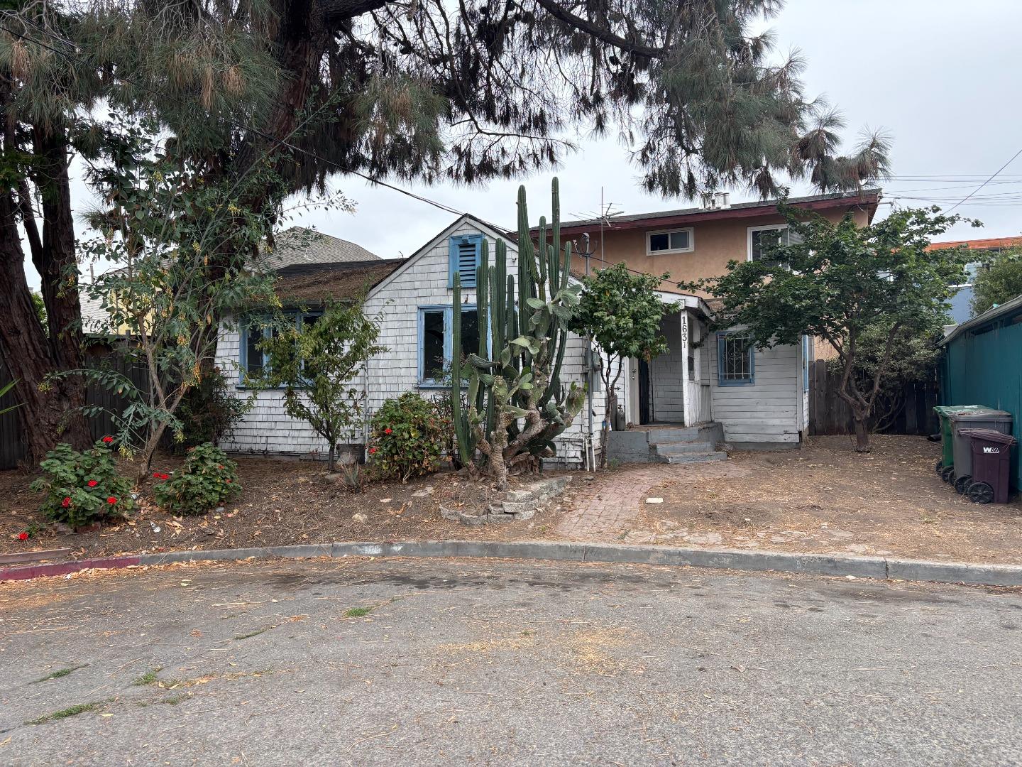 Detail Gallery Image 5 of 7 For 1631 Rosedale Ave, Oakland,  CA 94601 - 1 Beds | 1 Baths