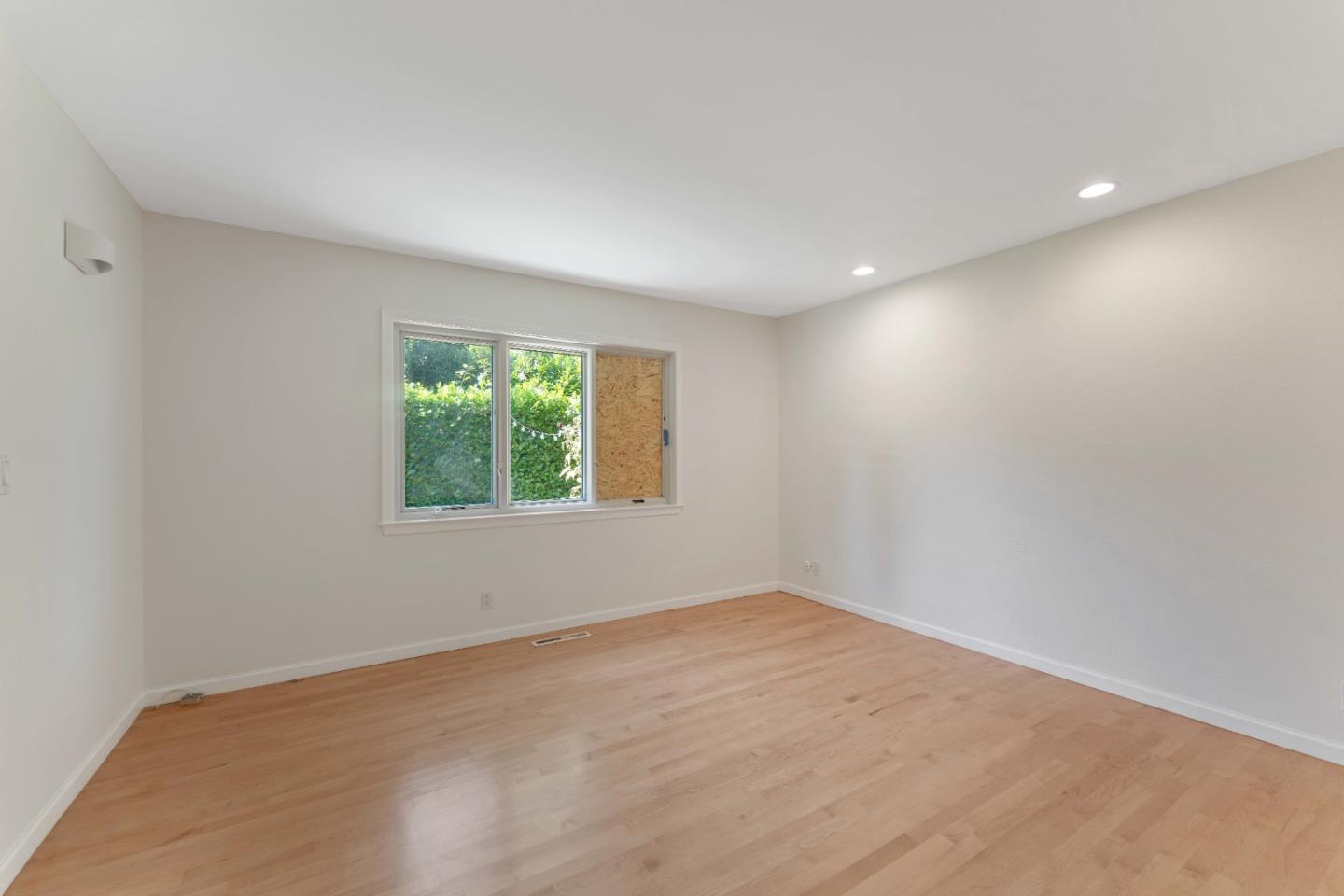 Detail Gallery Image 13 of 25 For 1351 Delfino Way, Menlo Park,  CA 94025 - 3 Beds | 2 Baths