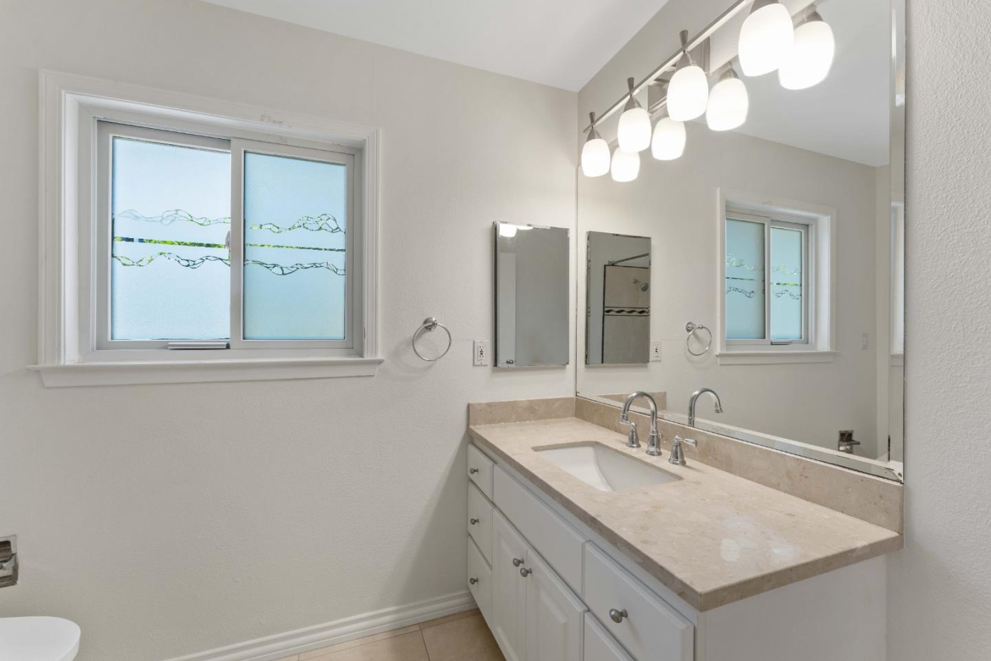 Detail Gallery Image 15 of 25 For 1351 Delfino Way, Menlo Park,  CA 94025 - 3 Beds | 2 Baths