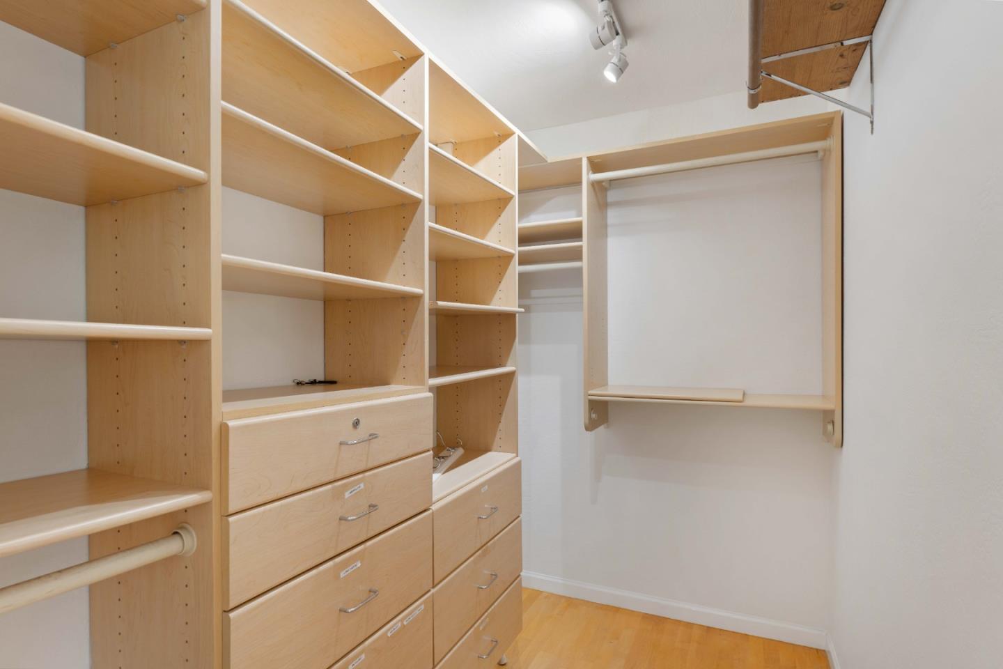 Detail Gallery Image 17 of 25 For 1351 Delfino Way, Menlo Park,  CA 94025 - 3 Beds | 2 Baths