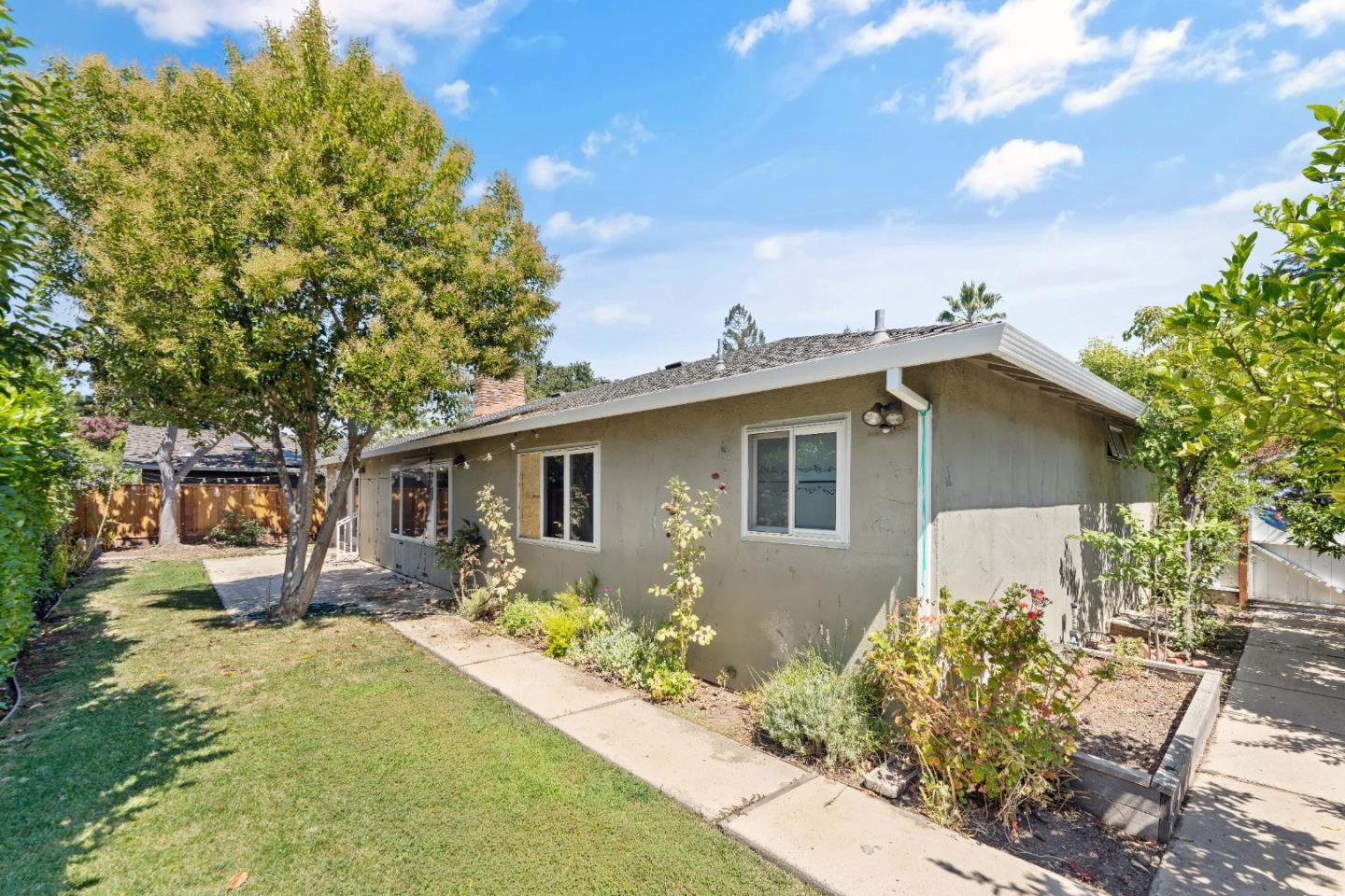 Detail Gallery Image 24 of 25 For 1351 Delfino Way, Menlo Park,  CA 94025 - 3 Beds | 2 Baths