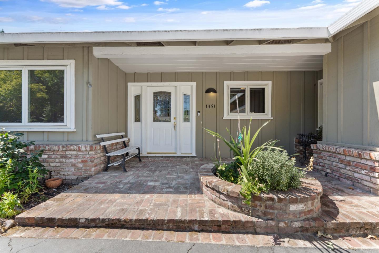 Detail Gallery Image 3 of 25 For 1351 Delfino Way, Menlo Park,  CA 94025 - 3 Beds | 2 Baths