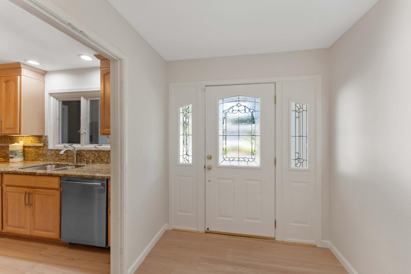 Detail Gallery Image 4 of 25 For 1351 Delfino Way, Menlo Park,  CA 94025 - 3 Beds | 2 Baths