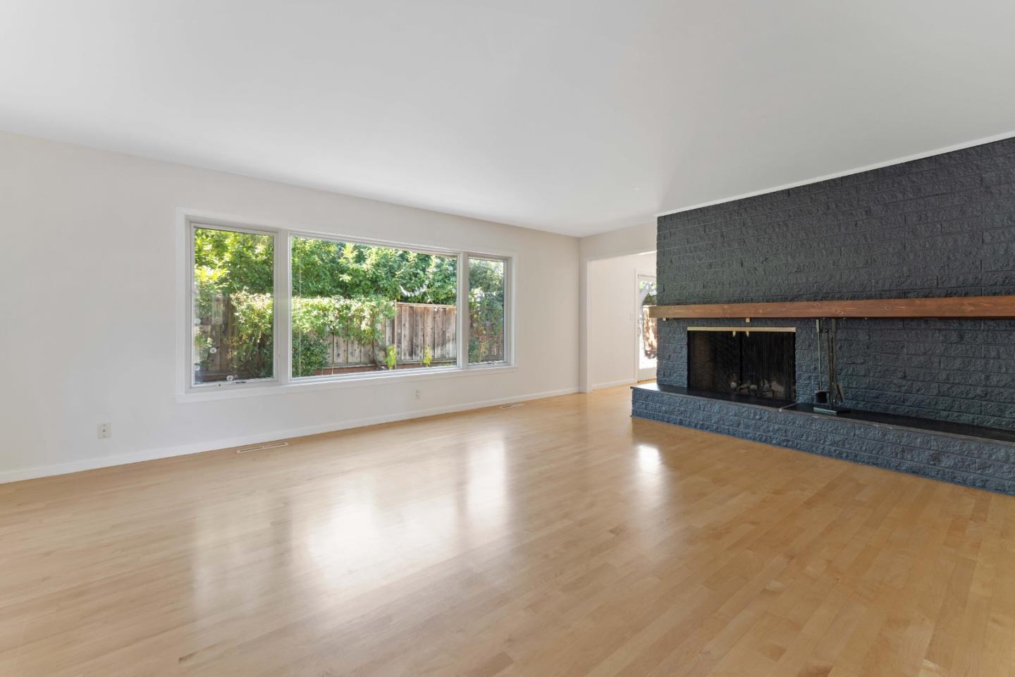Detail Gallery Image 5 of 25 For 1351 Delfino Way, Menlo Park,  CA 94025 - 3 Beds | 2 Baths