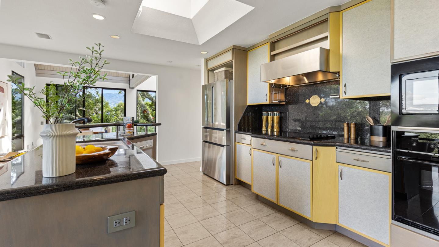 Detail Gallery Image 12 of 59 For 11 Hawk View, Portola Valley,  CA 94028 - 4 Beds | 4 Baths