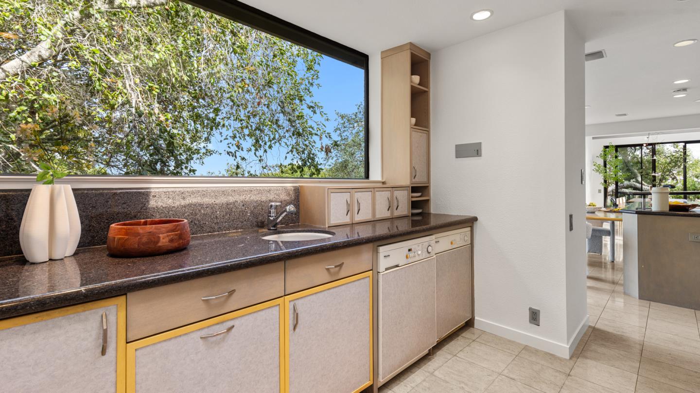 Detail Gallery Image 17 of 59 For 11 Hawk View, Portola Valley,  CA 94028 - 4 Beds | 4 Baths