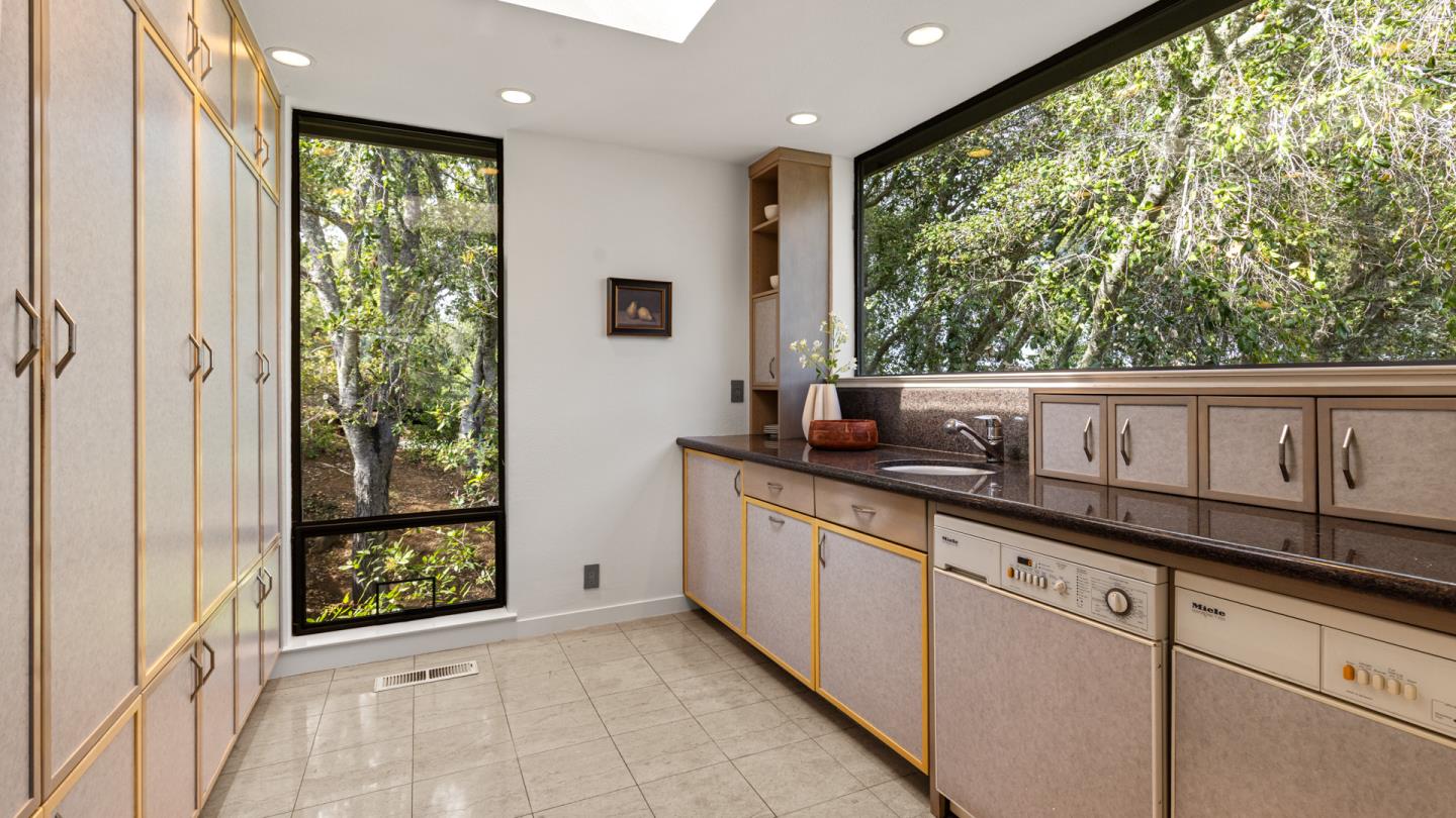 Detail Gallery Image 18 of 59 For 11 Hawk View, Portola Valley,  CA 94028 - 4 Beds | 4 Baths