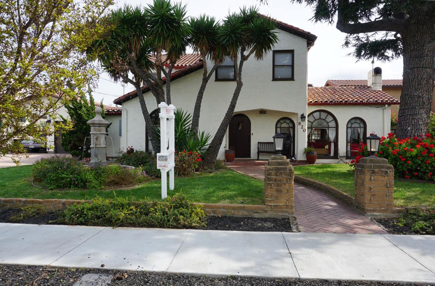Detail Gallery Image 1 of 30 For 820 Civic Center Dr, Santa Clara,  CA 95050 - 5 Beds | 4 Baths