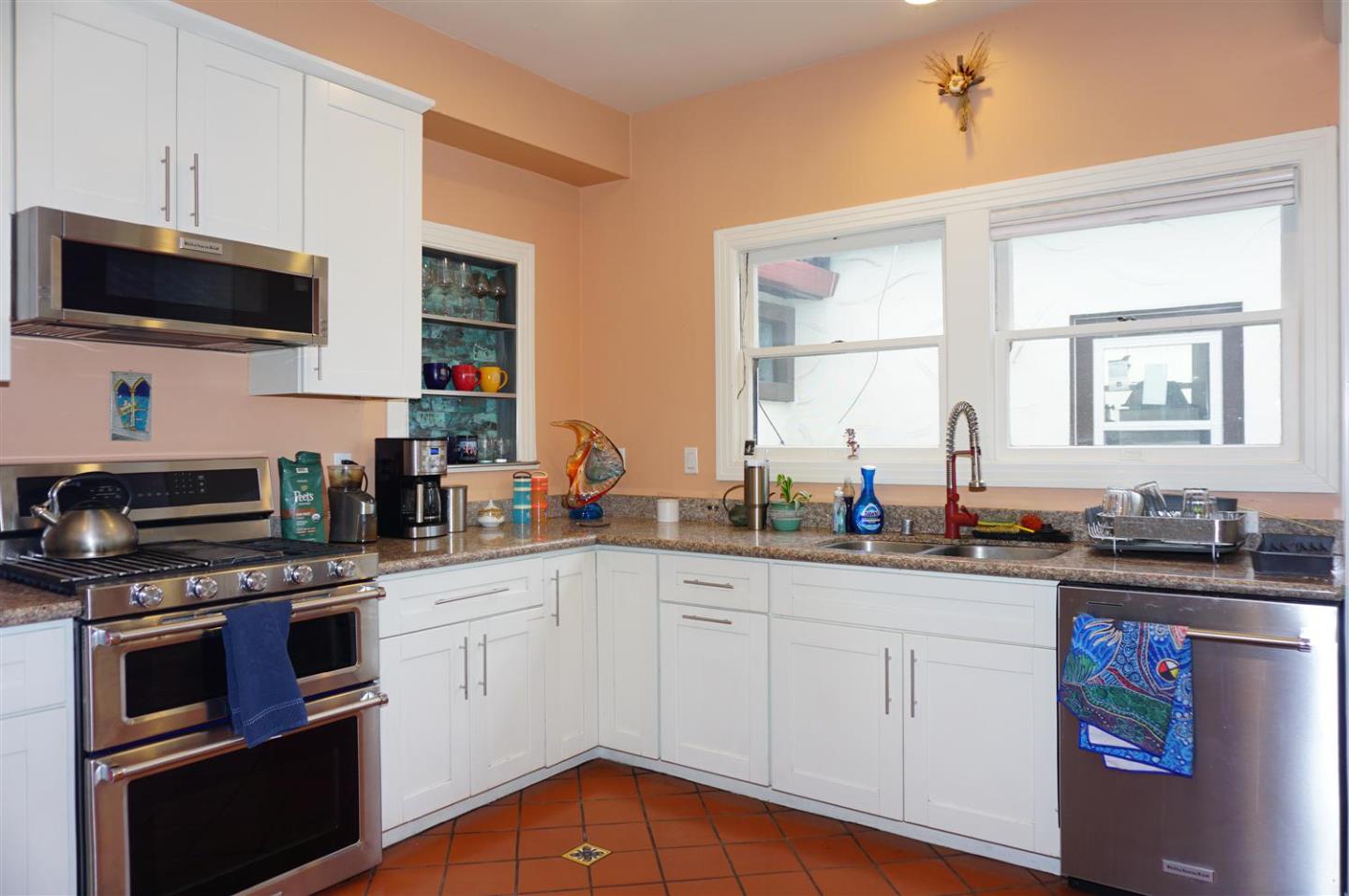 Detail Gallery Image 10 of 30 For 820 Civic Center Dr, Santa Clara,  CA 95050 - 5 Beds | 4 Baths