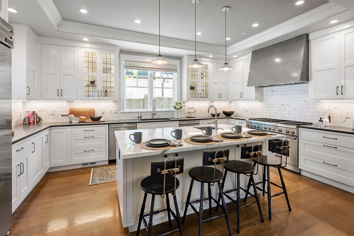 Detail Gallery Image 12 of 34 For 712 Newhall Rd, Burlingame,  CA 94010 - 4 Beds | 4/1 Baths