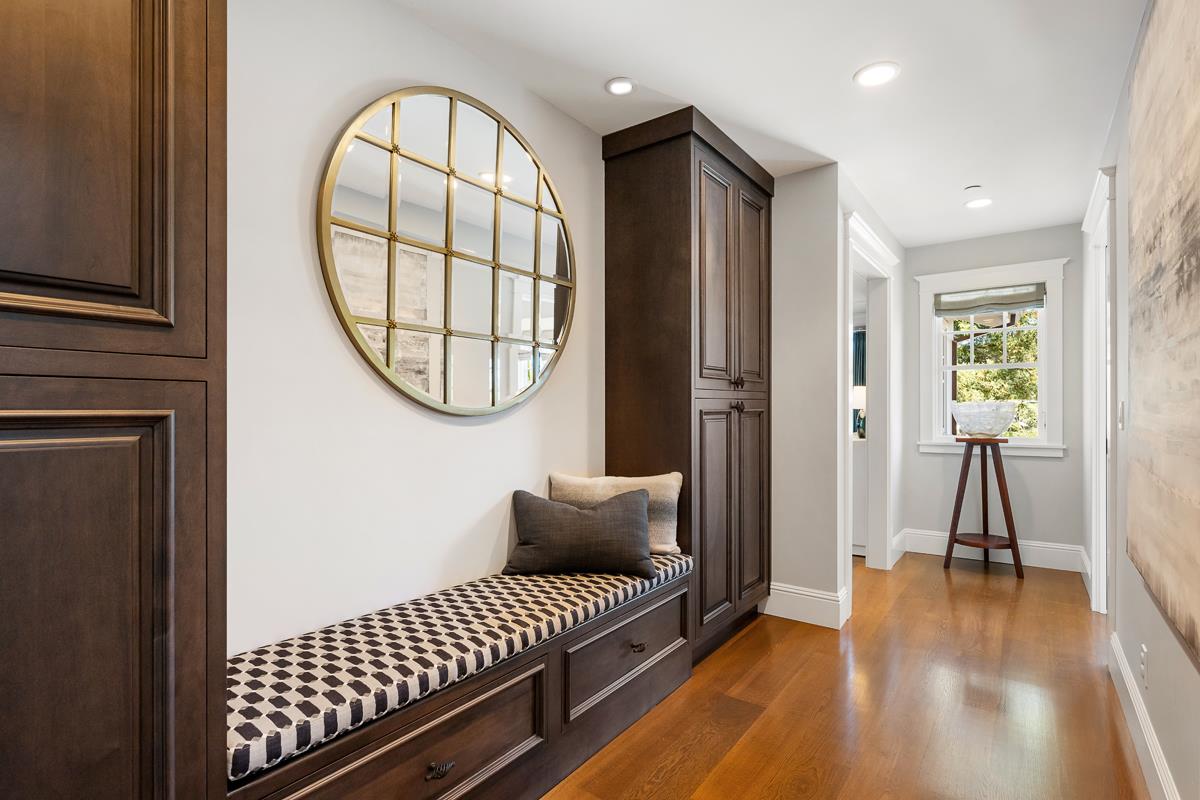 Detail Gallery Image 17 of 34 For 712 Newhall Rd, Burlingame,  CA 94010 - 4 Beds | 4/1 Baths