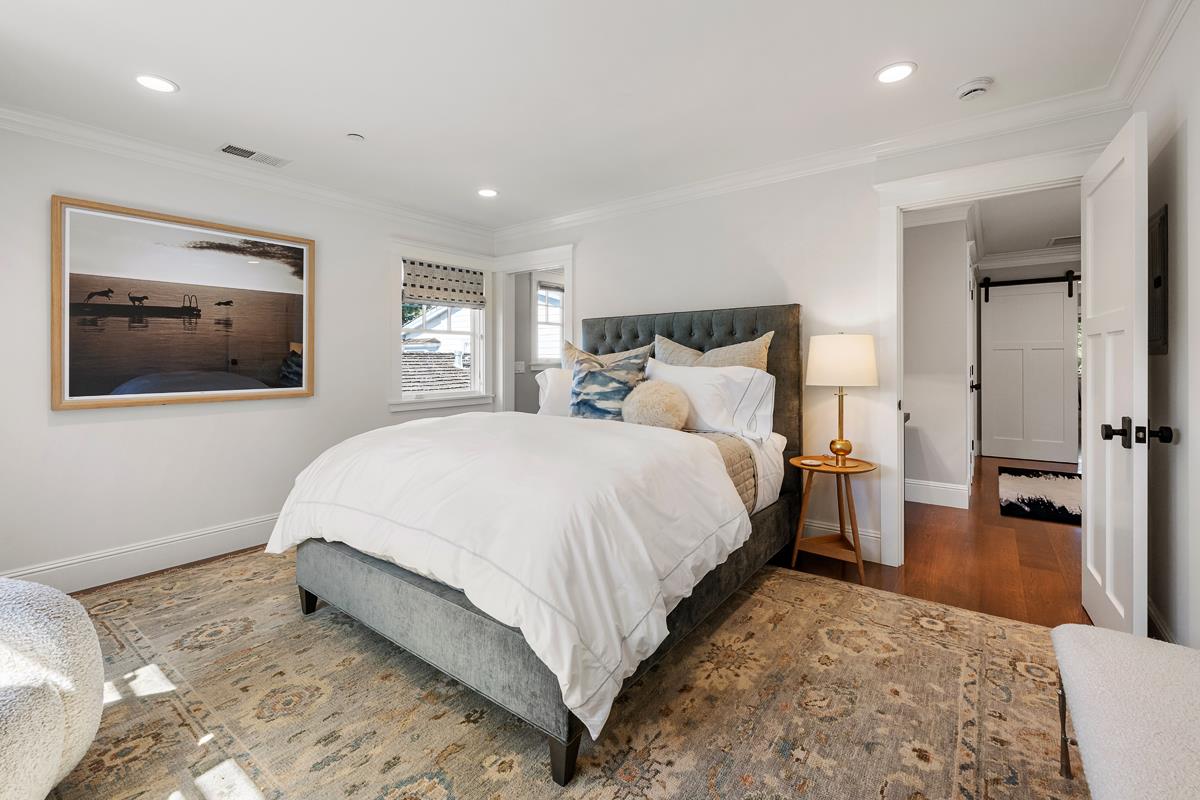 Detail Gallery Image 18 of 34 For 712 Newhall Rd, Burlingame,  CA 94010 - 4 Beds | 4/1 Baths