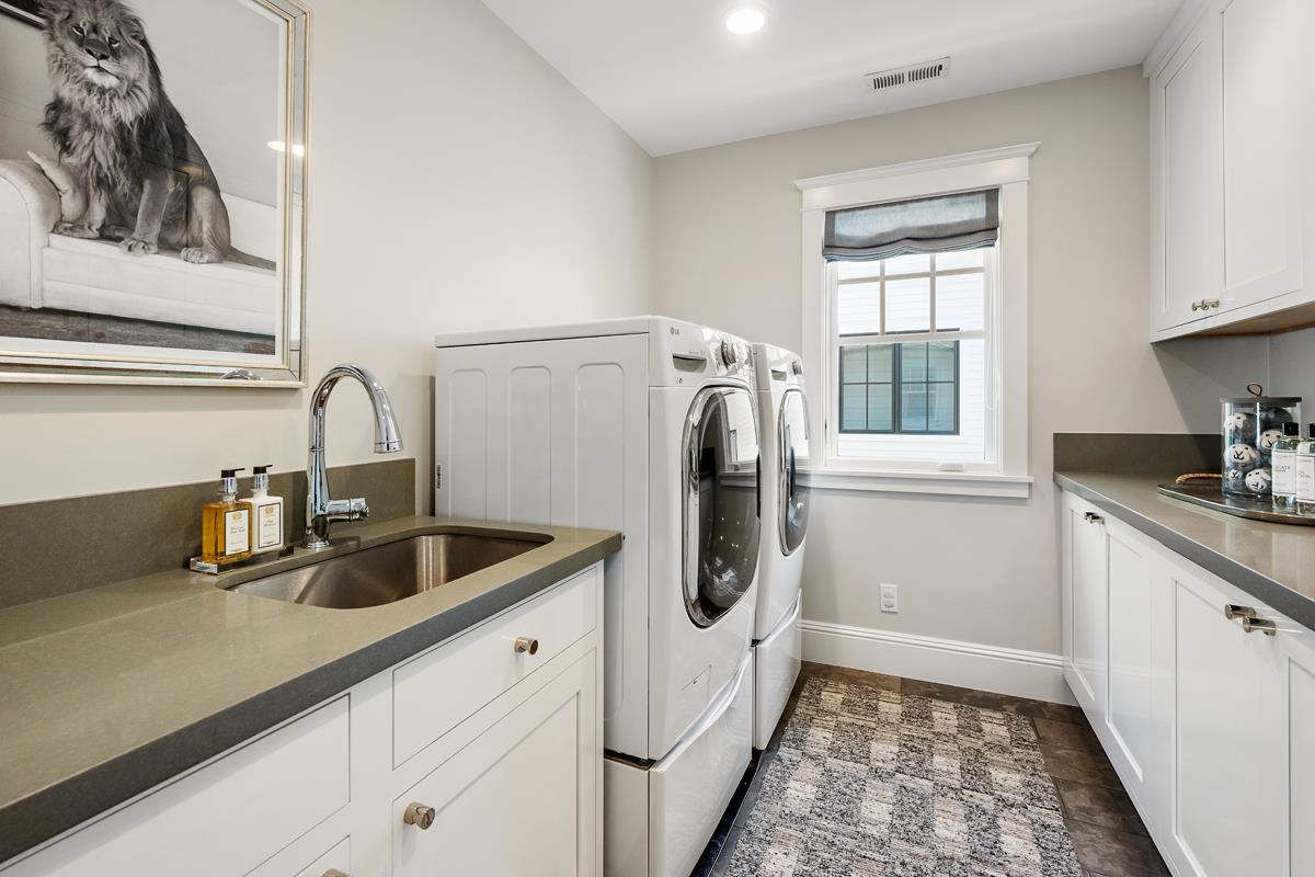 Detail Gallery Image 22 of 34 For 712 Newhall Rd, Burlingame,  CA 94010 - 4 Beds | 4/1 Baths