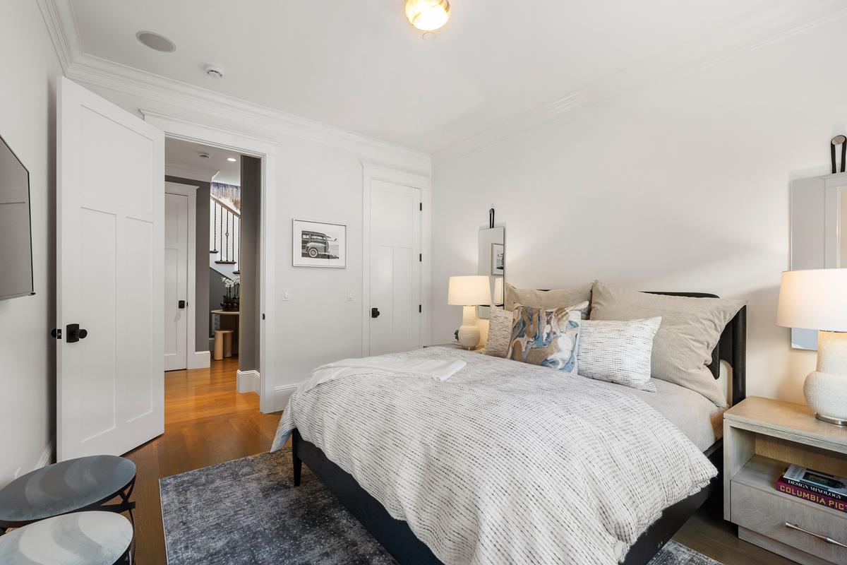 Detail Gallery Image 25 of 34 For 712 Newhall Rd, Burlingame,  CA 94010 - 4 Beds | 4/1 Baths