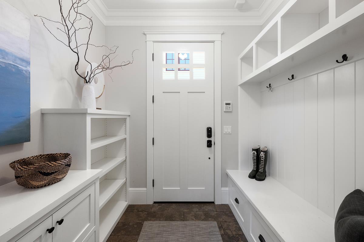 Detail Gallery Image 27 of 34 For 712 Newhall Rd, Burlingame,  CA 94010 - 4 Beds | 4/1 Baths