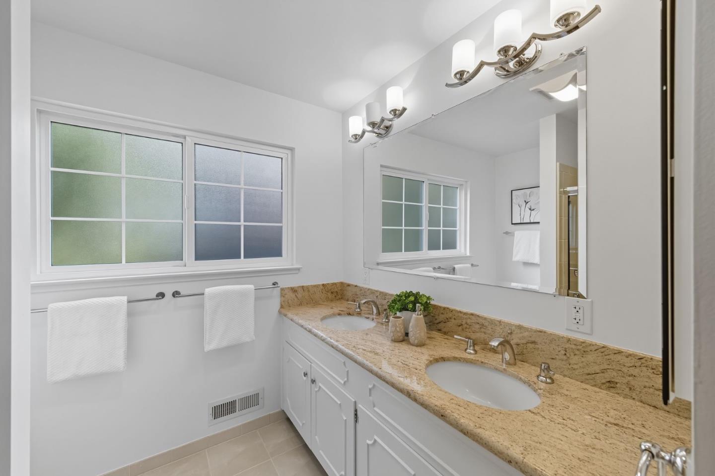 Detail Gallery Image 27 of 38 For 1547 Klamath Dr, Sunnyvale,  CA 94087 - 4 Beds | 2 Baths