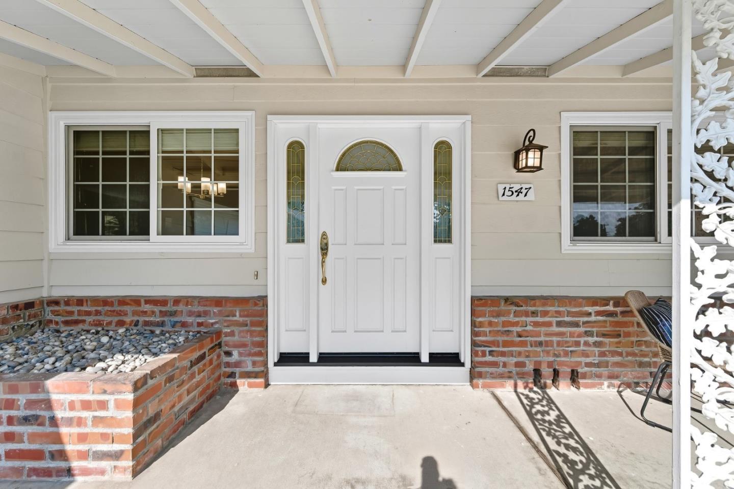 Detail Gallery Image 5 of 38 For 1547 Klamath Dr, Sunnyvale,  CA 94087 - 4 Beds | 2 Baths