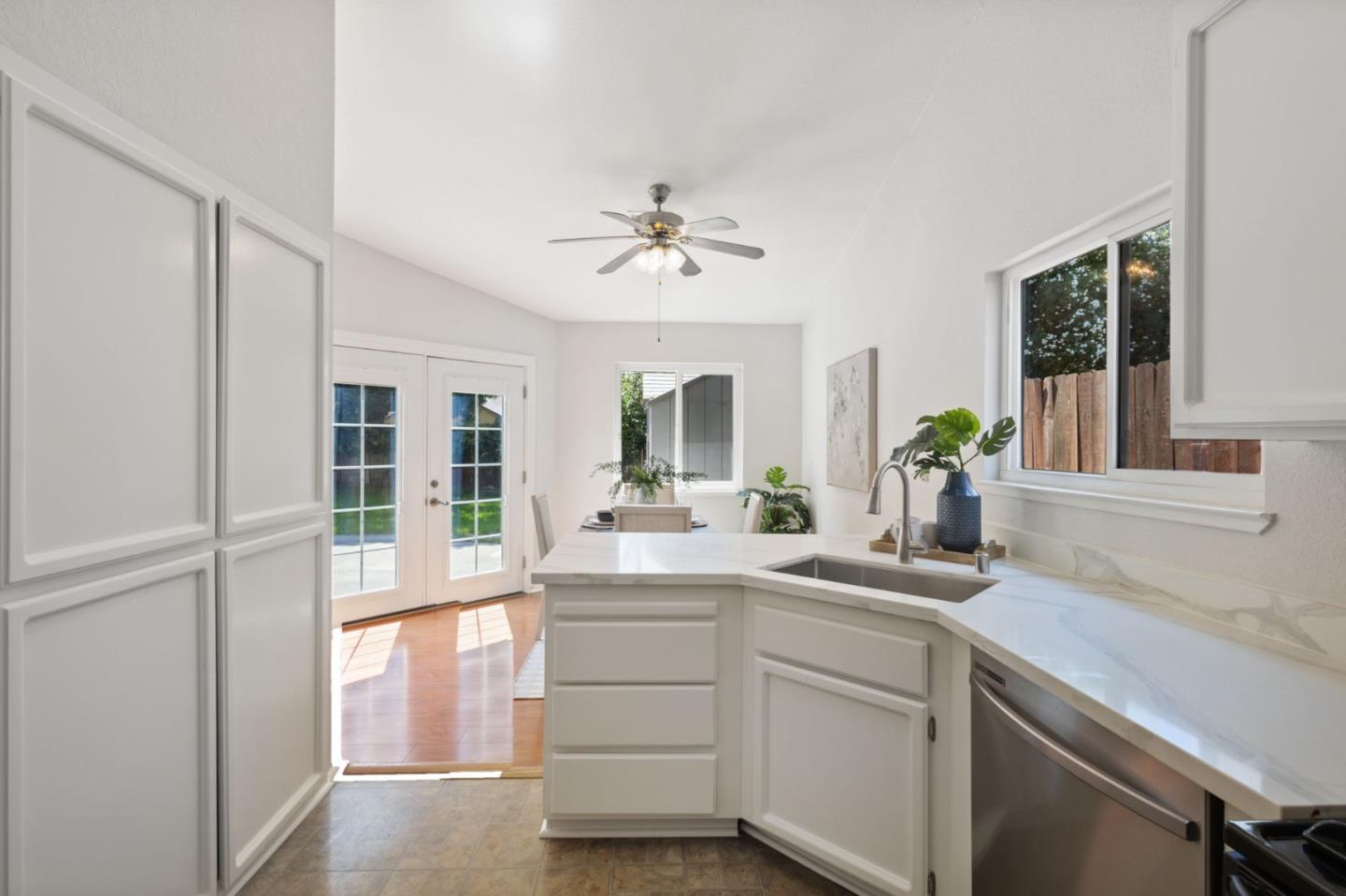 Detail Gallery Image 8 of 23 For 2113 Sunhaven Ct, Fairfield,  CA 94533 - 3 Beds | 2 Baths