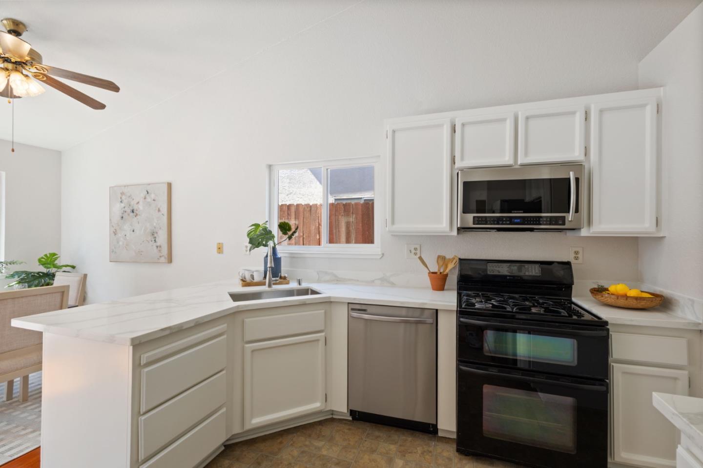 Detail Gallery Image 9 of 23 For 2113 Sunhaven Ct, Fairfield,  CA 94533 - 3 Beds | 2 Baths