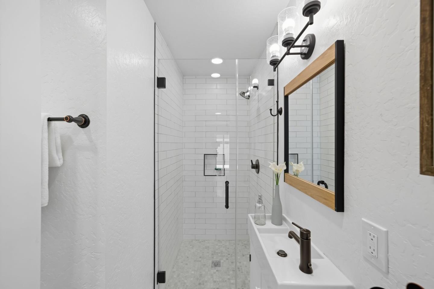 Detail Gallery Image 16 of 39 For 335 Park St, Redwood City,  CA 94061 - 4 Beds | 3 Baths