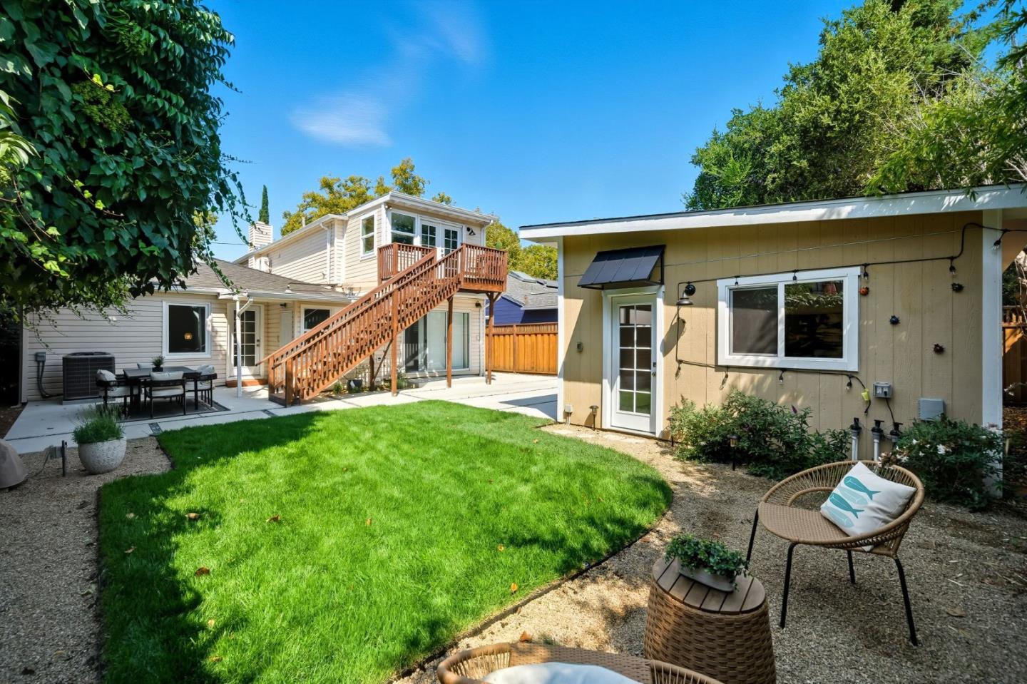 Detail Gallery Image 35 of 39 For 335 Park St, Redwood City,  CA 94061 - 4 Beds | 3 Baths
