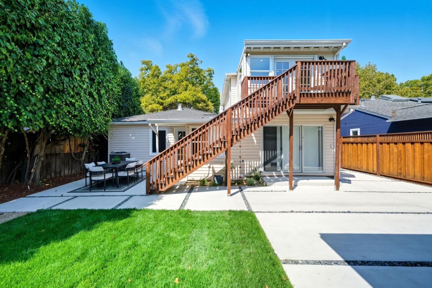 Detail Gallery Image 36 of 39 For 335 Park St, Redwood City,  CA 94061 - 4 Beds | 3 Baths