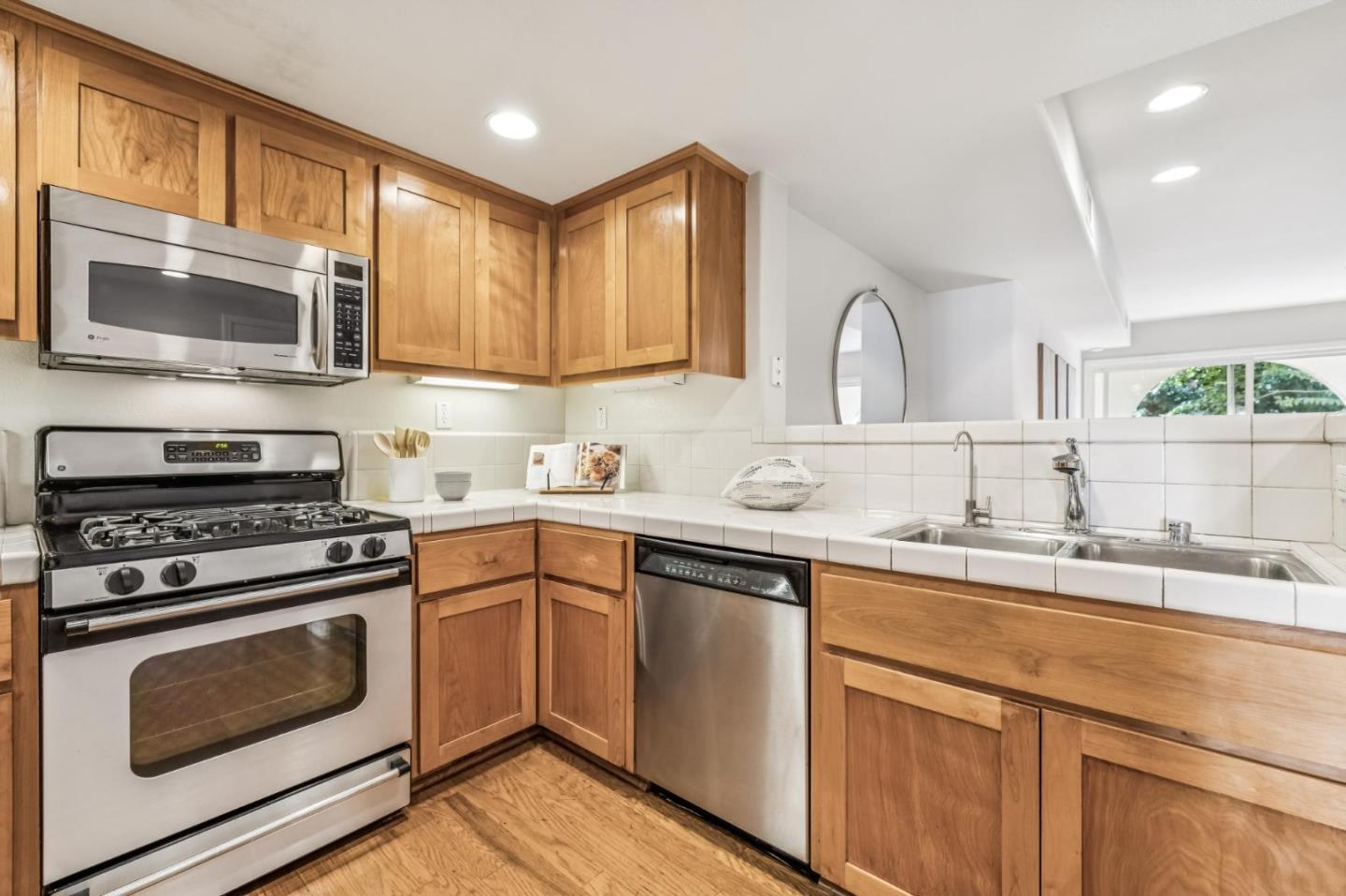 Detail Gallery Image 14 of 54 For 1405 Allegado Aly, San Jose,  CA 95128 - 3 Beds | 2 Baths