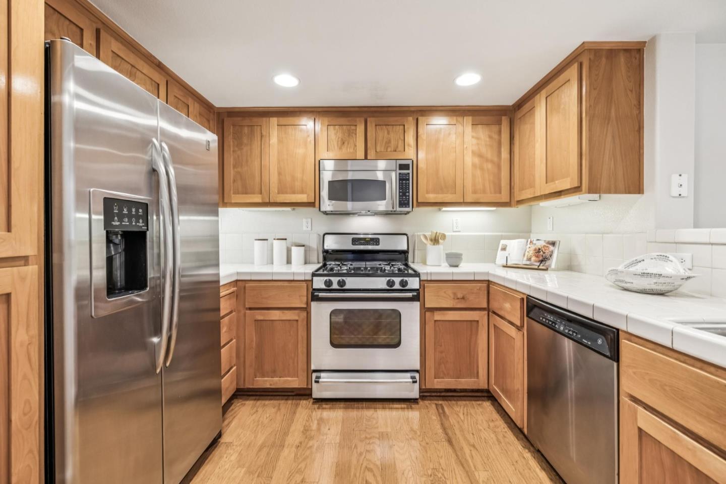 Detail Gallery Image 16 of 54 For 1405 Allegado Aly, San Jose,  CA 95128 - 3 Beds | 2 Baths