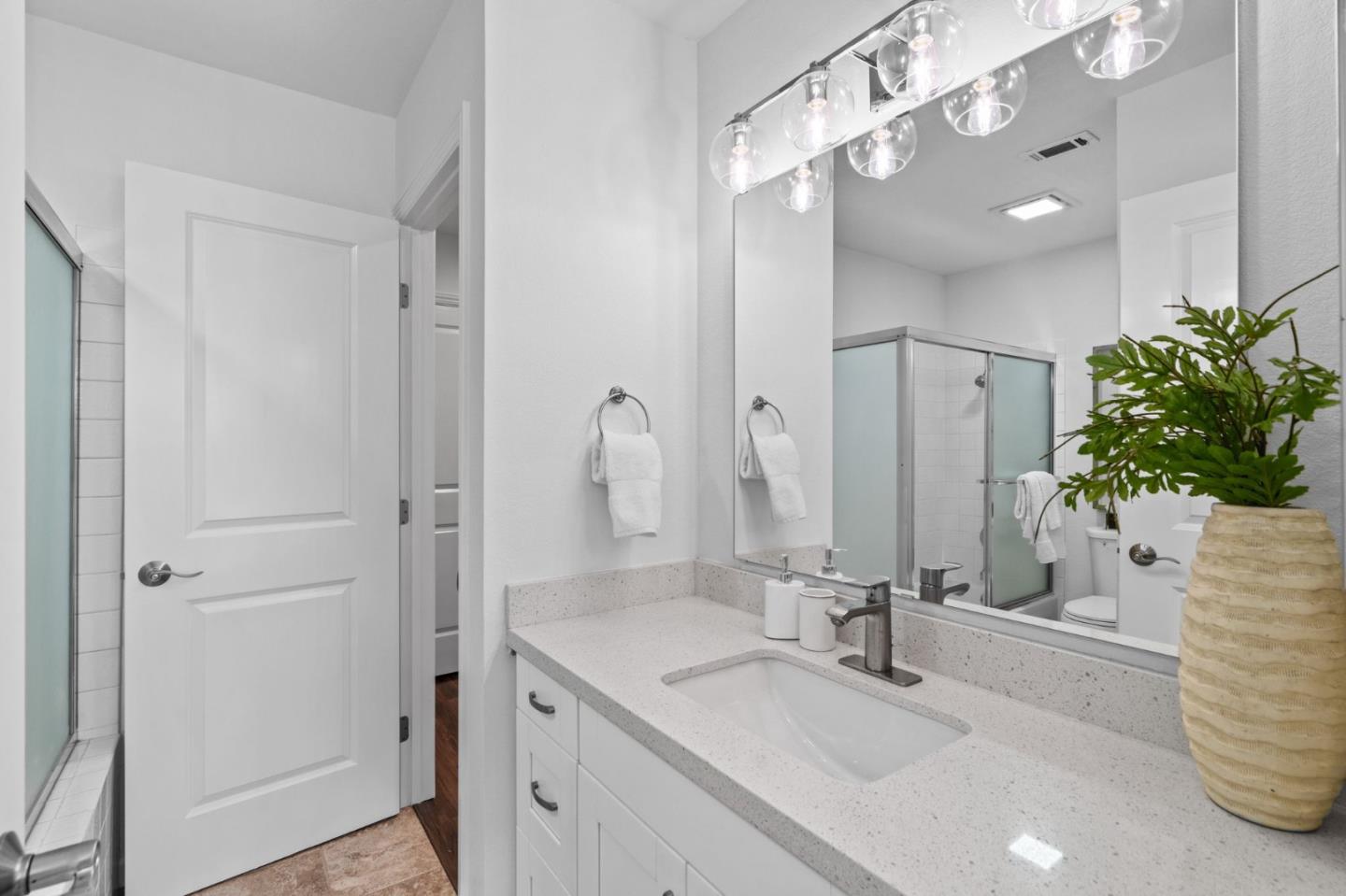 Detail Gallery Image 13 of 24 For 1928 Vista Cay, San Mateo,  CA 94404 - 2 Beds | 2 Baths