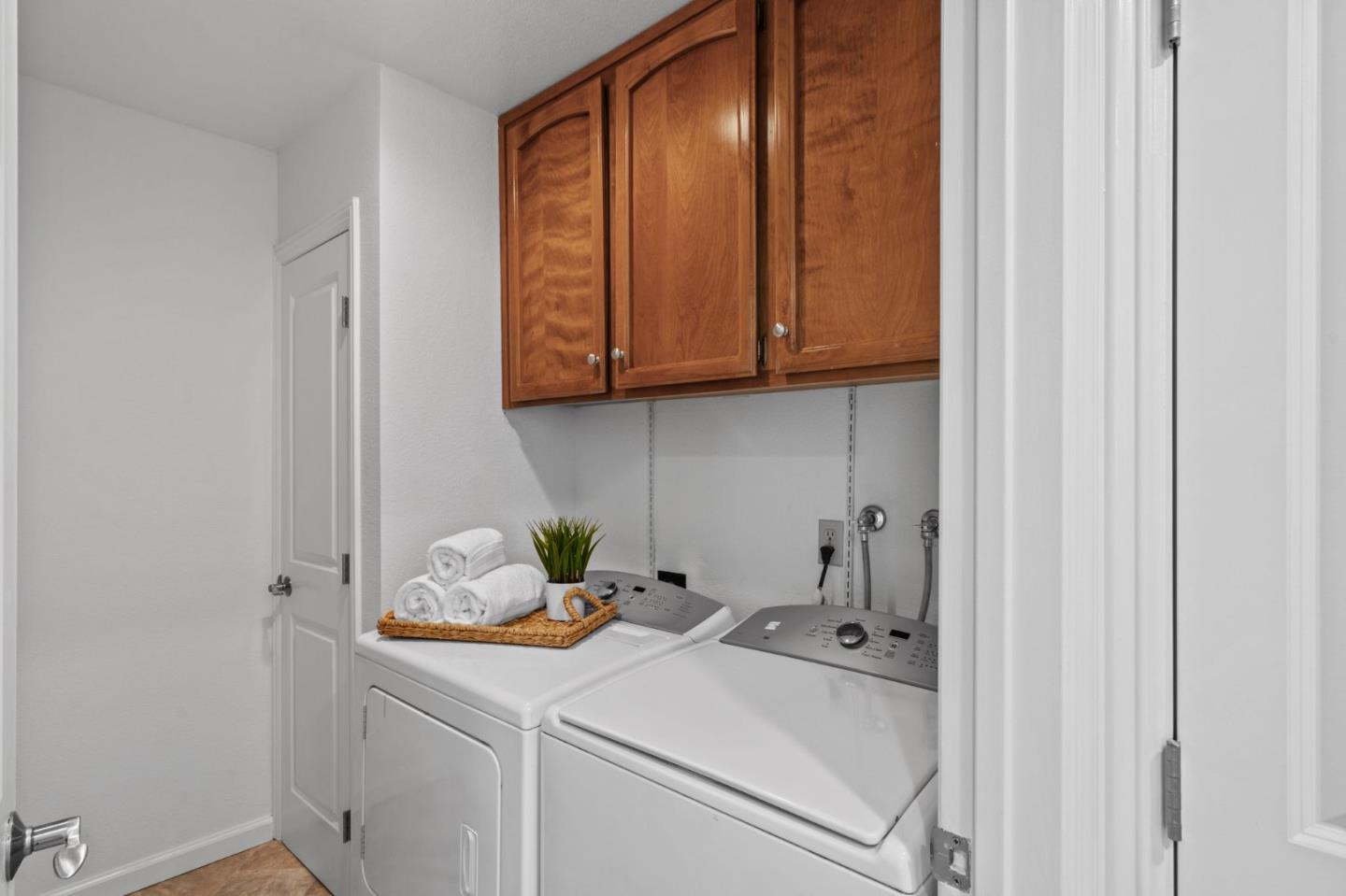Detail Gallery Image 14 of 24 For 1928 Vista Cay, San Mateo,  CA 94404 - 2 Beds | 2 Baths