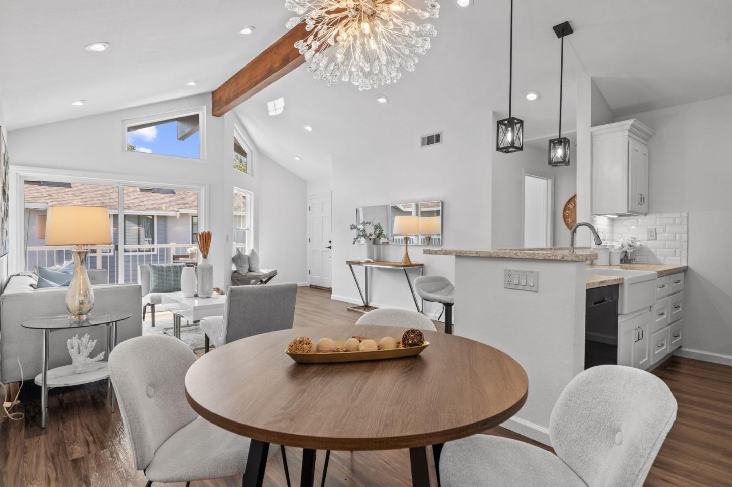 Detail Gallery Image 6 of 24 For 1928 Vista Cay, San Mateo,  CA 94404 - 2 Beds | 2 Baths