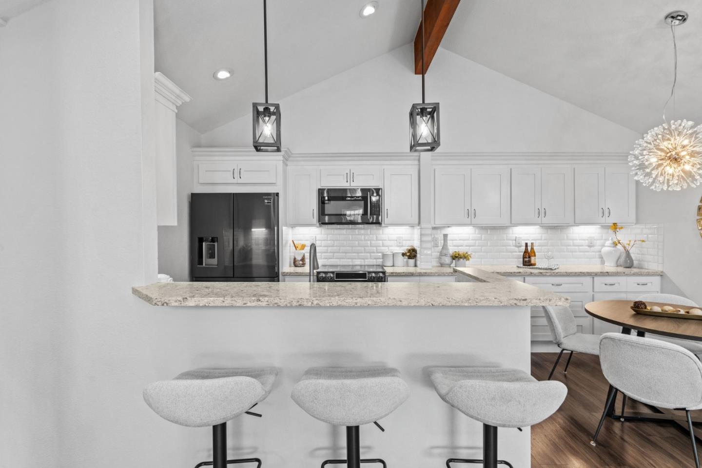 Detail Gallery Image 7 of 24 For 1928 Vista Cay, San Mateo,  CA 94404 - 2 Beds | 2 Baths