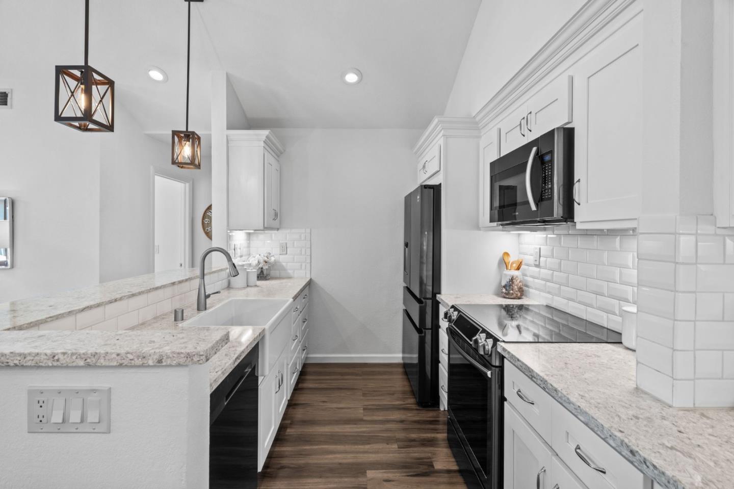 Detail Gallery Image 9 of 24 For 1928 Vista Cay, San Mateo,  CA 94404 - 2 Beds | 2 Baths