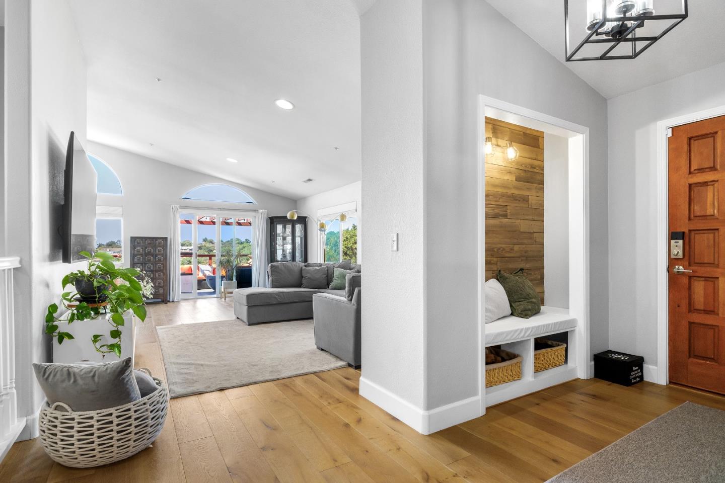 Detail Gallery Image 10 of 82 For 18530 Berta Ridge Pl, Salinas,  CA 93907 - 4 Beds | 3 Baths