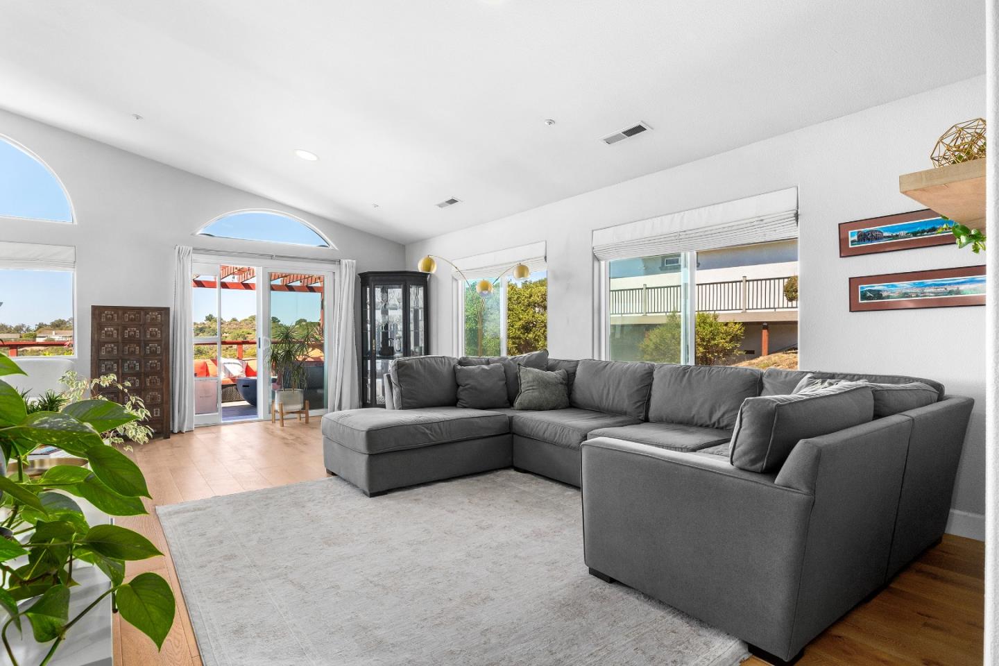 Detail Gallery Image 12 of 82 For 18530 Berta Ridge Pl, Salinas,  CA 93907 - 4 Beds | 3 Baths