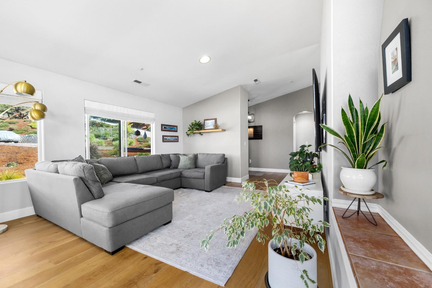 Detail Gallery Image 14 of 82 For 18530 Berta Ridge Pl, Salinas,  CA 93907 - 4 Beds | 3 Baths