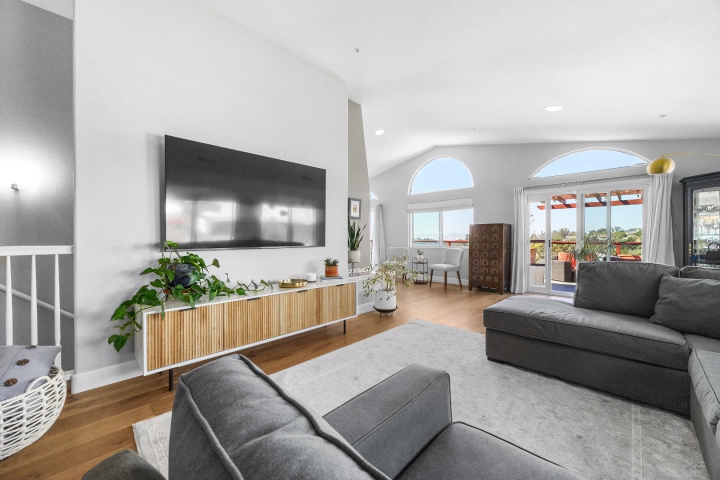 Detail Gallery Image 15 of 82 For 18530 Berta Ridge Pl, Salinas,  CA 93907 - 4 Beds | 3 Baths