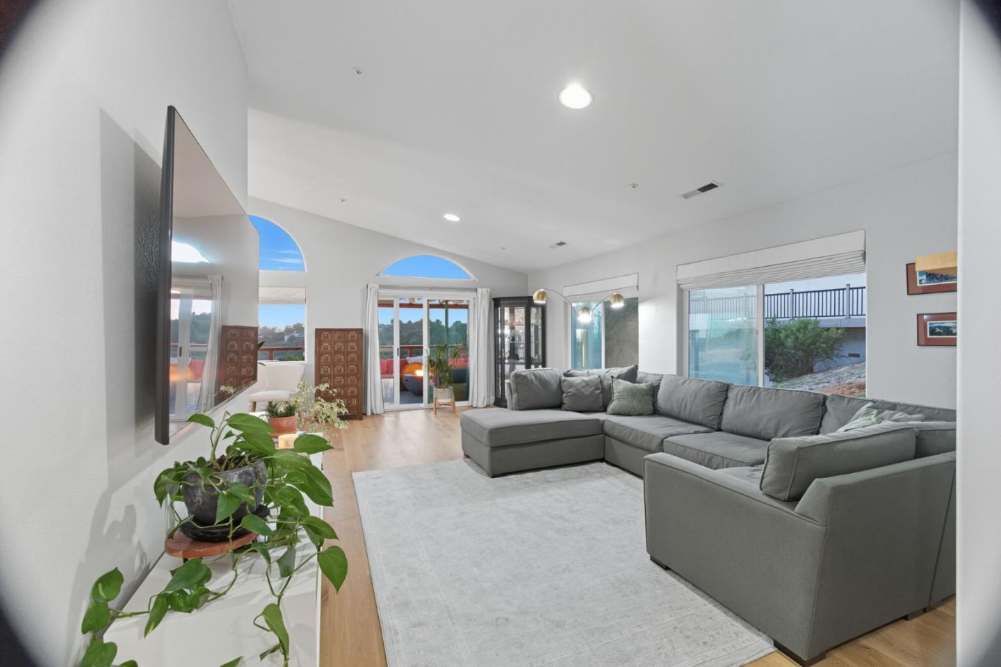 Detail Gallery Image 16 of 82 For 18530 Berta Ridge Pl, Salinas,  CA 93907 - 4 Beds | 3 Baths