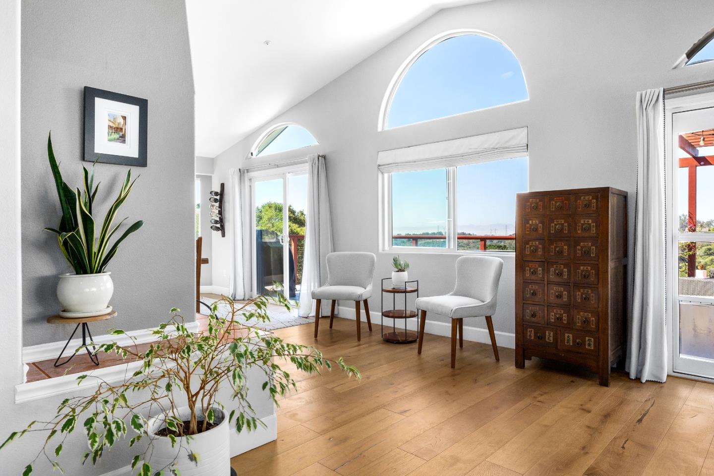 Detail Gallery Image 17 of 82 For 18530 Berta Ridge Pl, Salinas,  CA 93907 - 4 Beds | 3 Baths