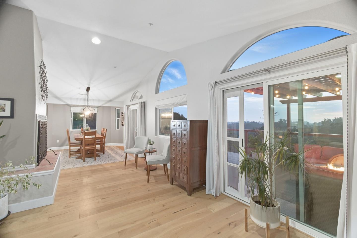 Detail Gallery Image 18 of 82 For 18530 Berta Ridge Pl, Salinas,  CA 93907 - 4 Beds | 3 Baths