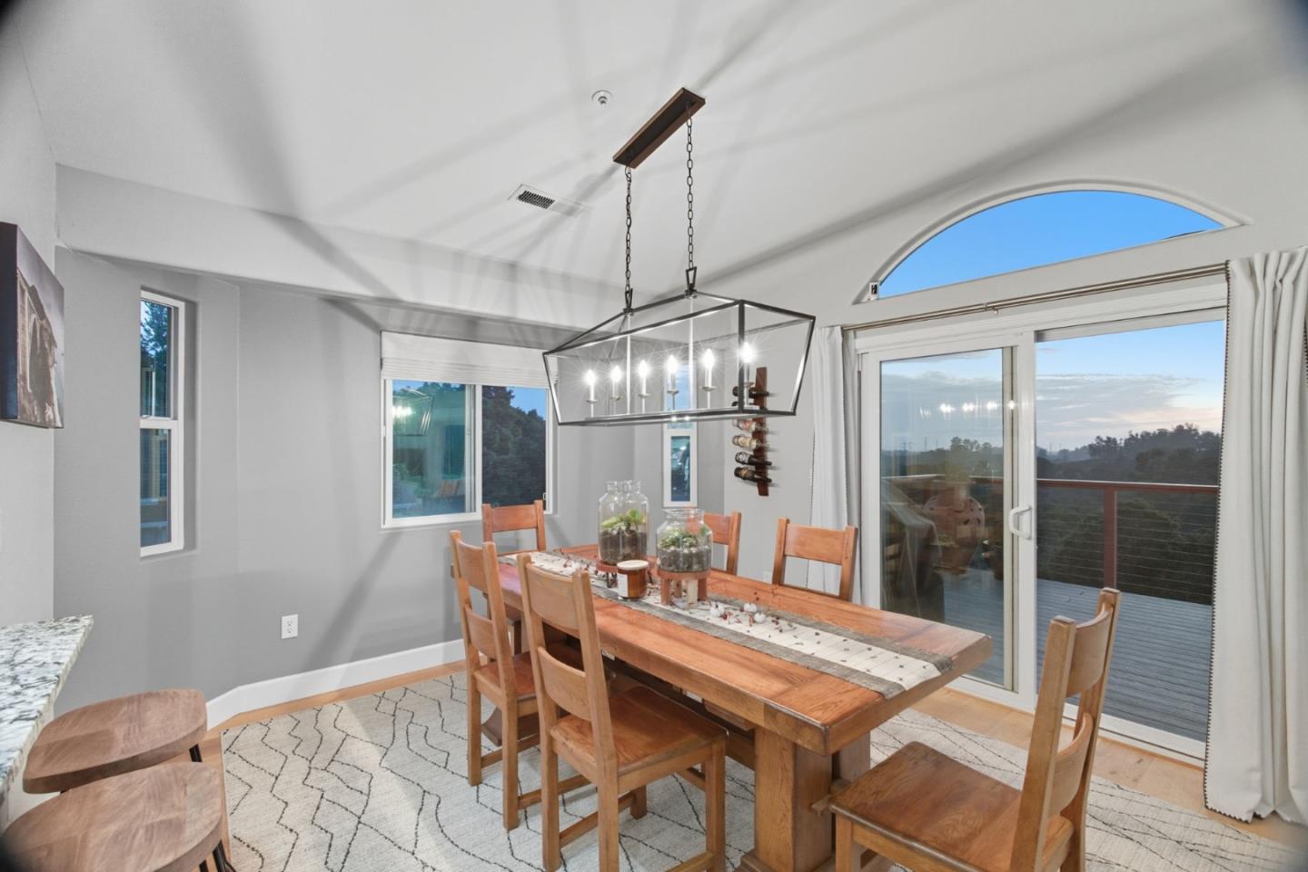 Detail Gallery Image 19 of 82 For 18530 Berta Ridge Pl, Salinas,  CA 93907 - 4 Beds | 3 Baths