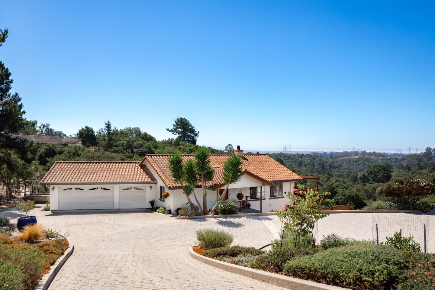 Detail Gallery Image 2 of 82 For 18530 Berta Ridge Pl, Salinas,  CA 93907 - 4 Beds | 3 Baths