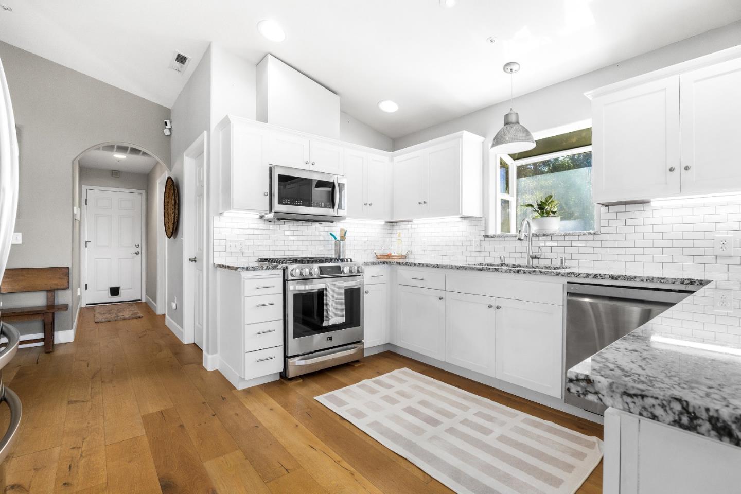 Detail Gallery Image 24 of 82 For 18530 Berta Ridge Pl, Salinas,  CA 93907 - 4 Beds | 3 Baths