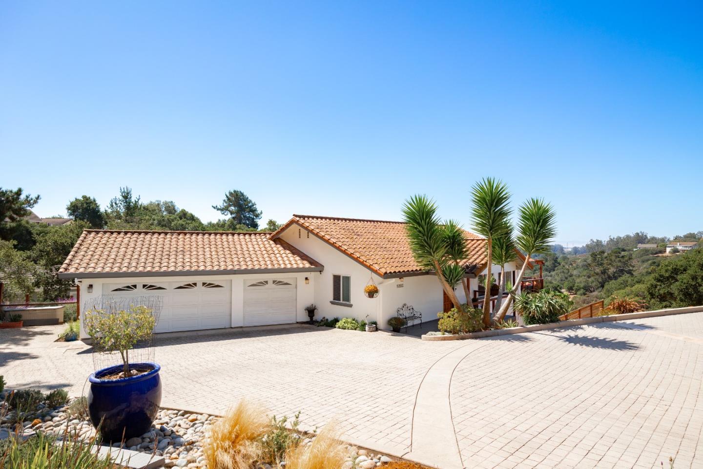 Detail Gallery Image 3 of 82 For 18530 Berta Ridge Pl, Salinas,  CA 93907 - 4 Beds | 3 Baths